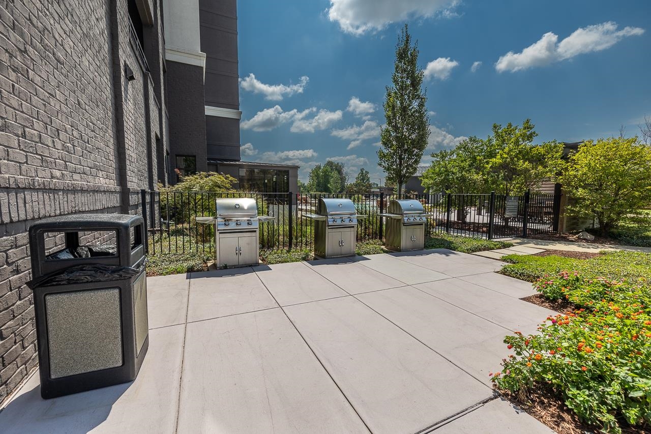 717 RIVERSIDE DR Unit: 201