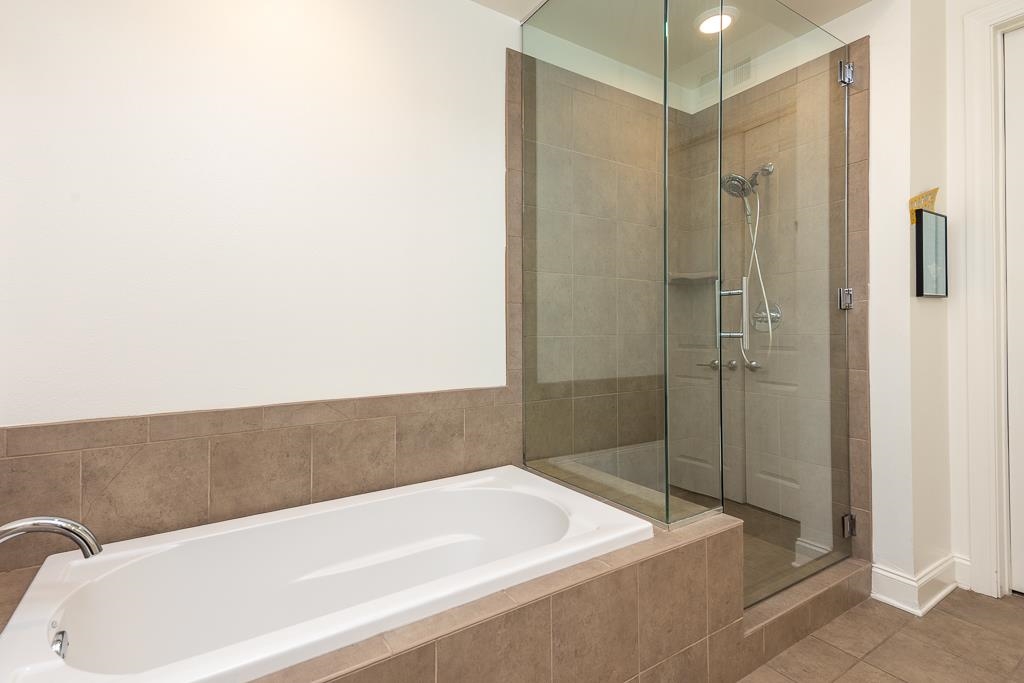 717 RIVERSIDE DR Unit: 201