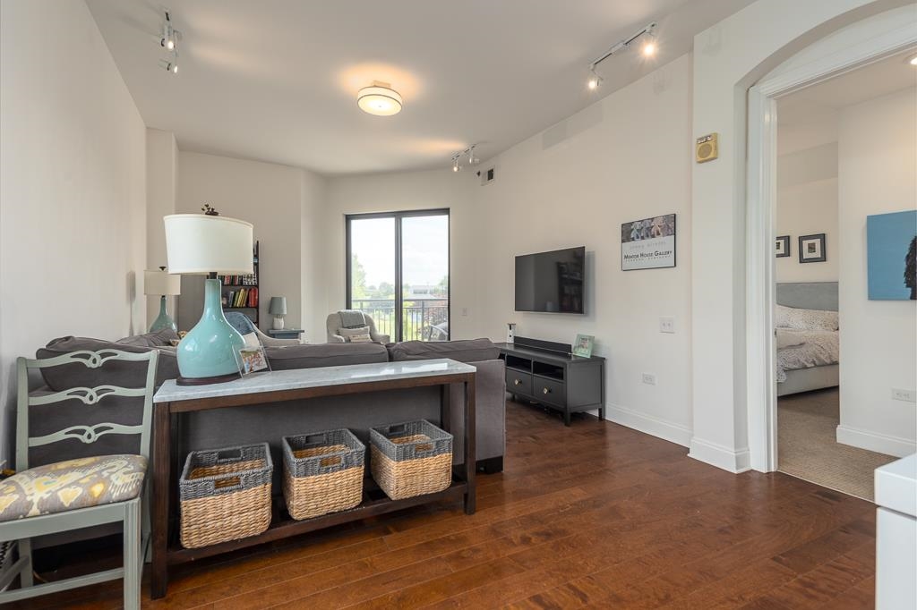 717 RIVERSIDE DR Unit: 201