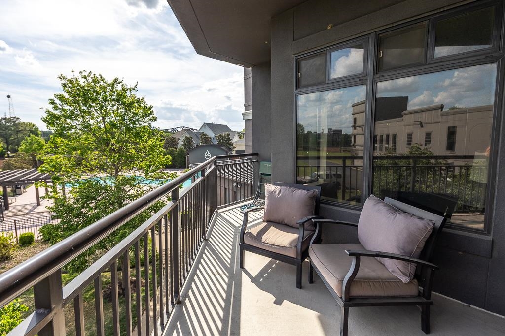 717 RIVERSIDE DR Unit: 201