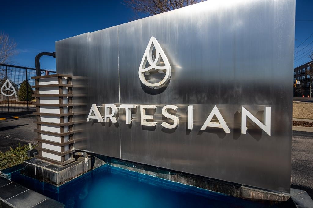 717 RIVERSIDE DR Unit: 201