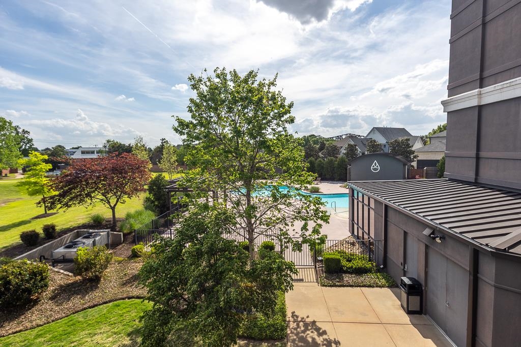 717 RIVERSIDE DR Unit: 201