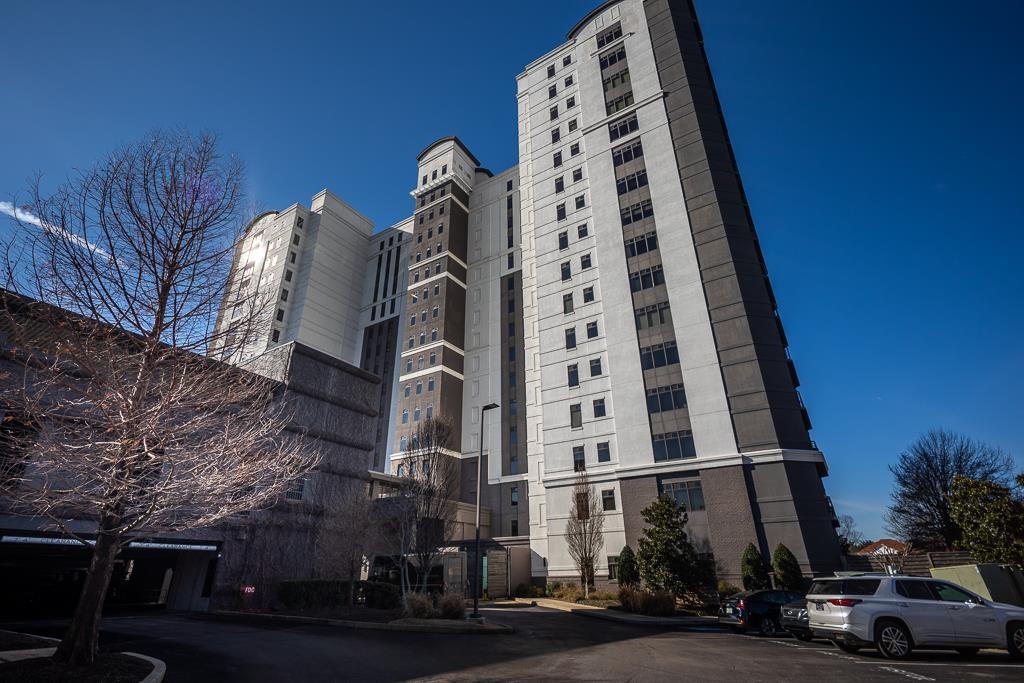 717 RIVERSIDE DR Unit: 201