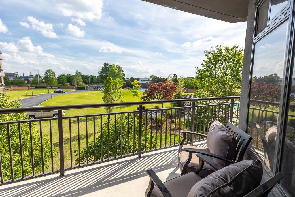 717 RIVERSIDE DR Unit: 201