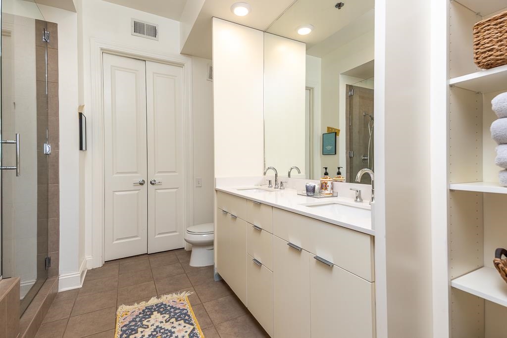 717 RIVERSIDE DR Unit: 201