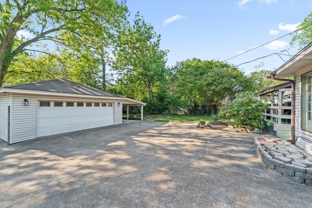 69 N WHITE STATION RD