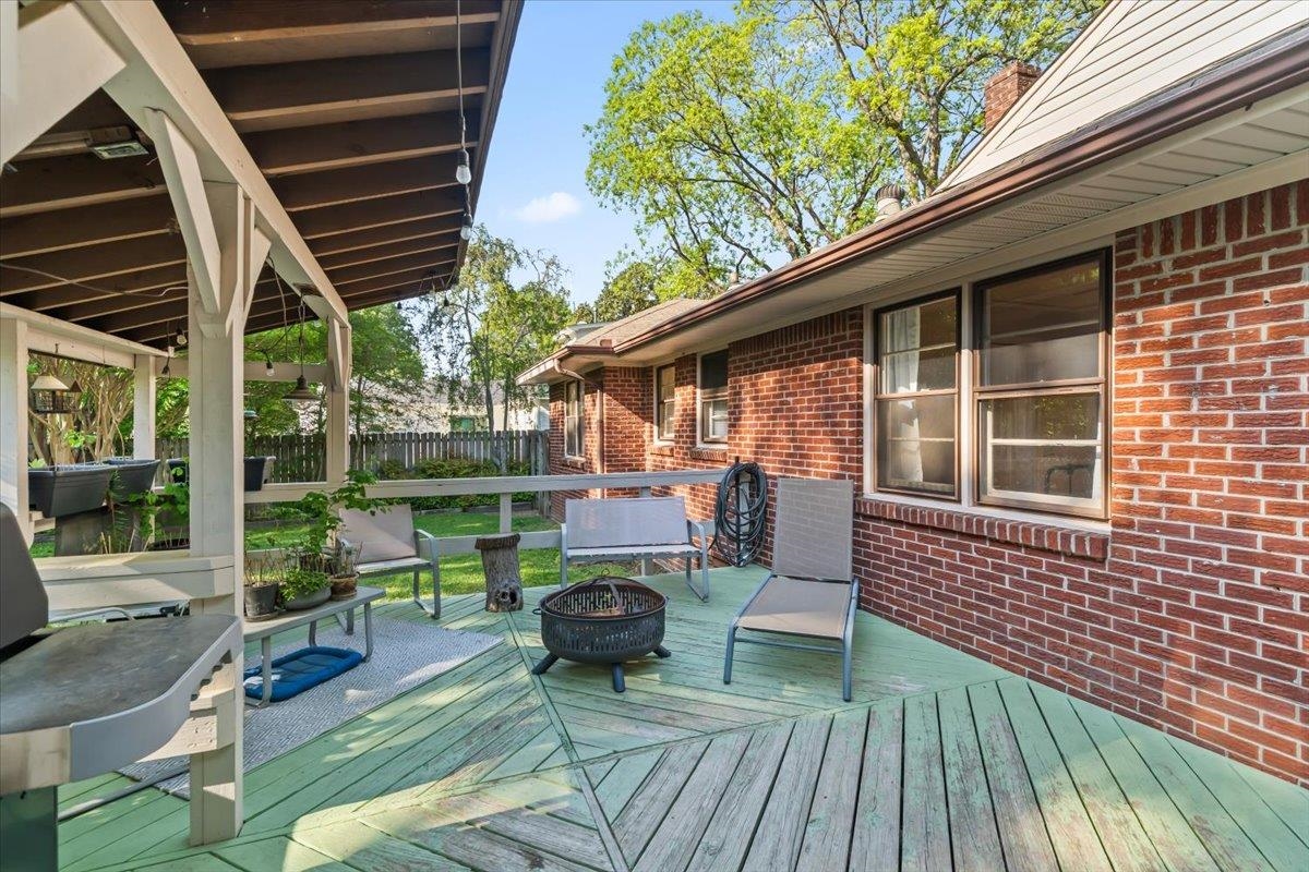 69 N WHITE STATION RD