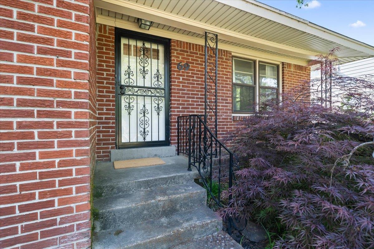 69 N WHITE STATION RD