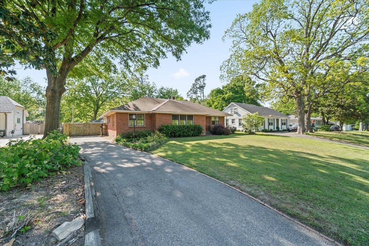 69 N WHITE STATION RD