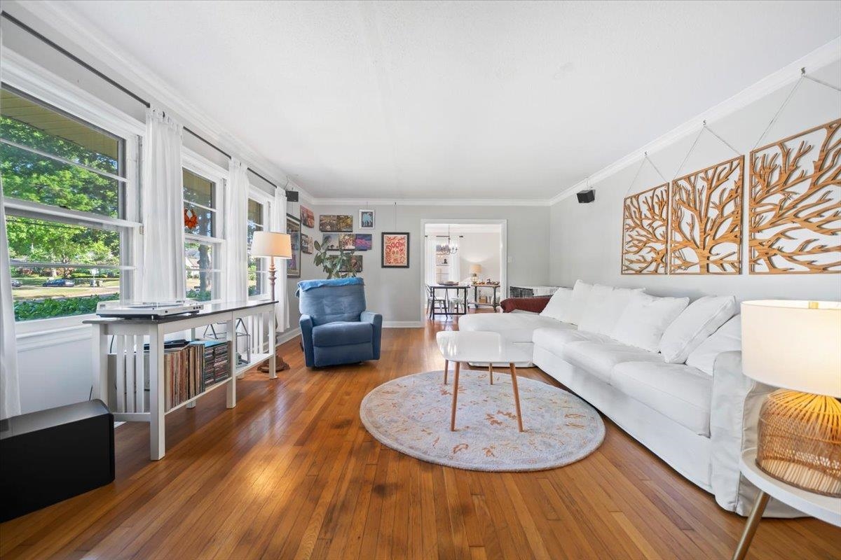 69 N WHITE STATION RD