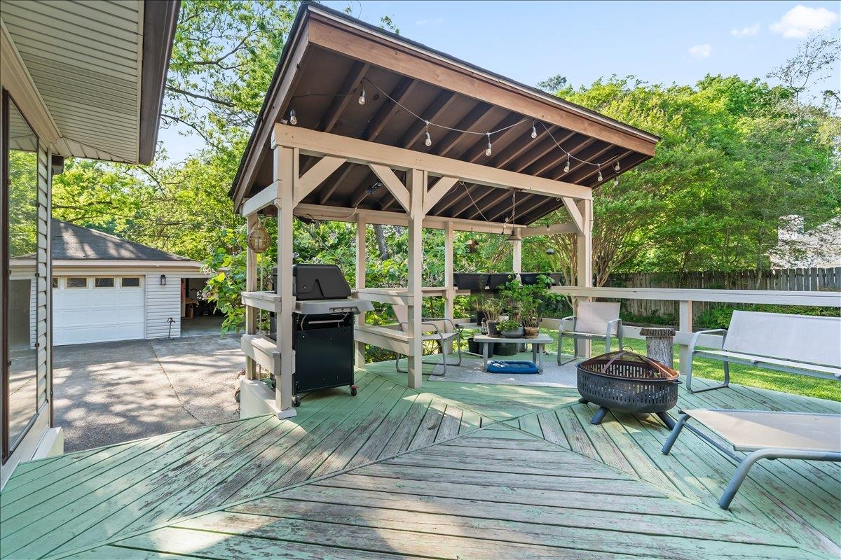 69 N WHITE STATION RD