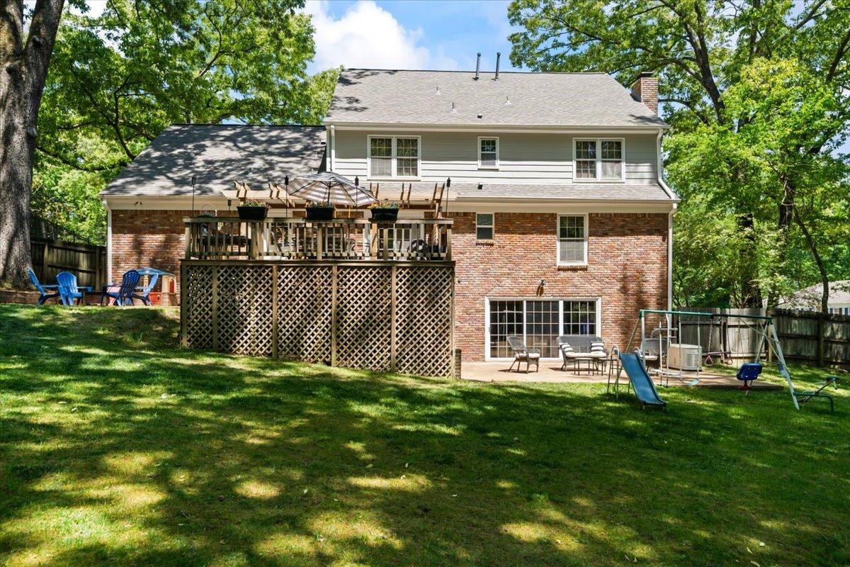2137 WOODSIDE DR