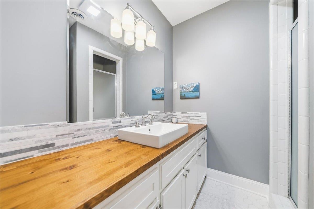 2137 WOODSIDE DR