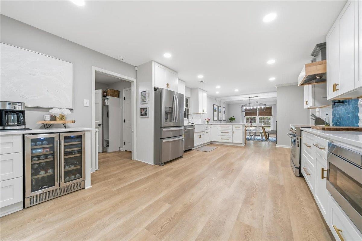 2137 WOODSIDE DR