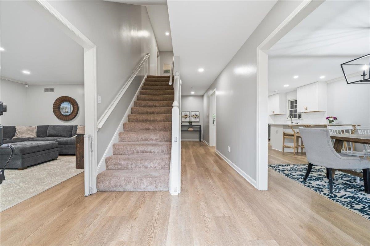 2137 WOODSIDE DR