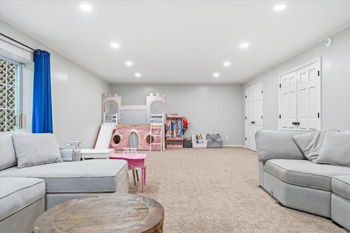 2137 WOODSIDE DR