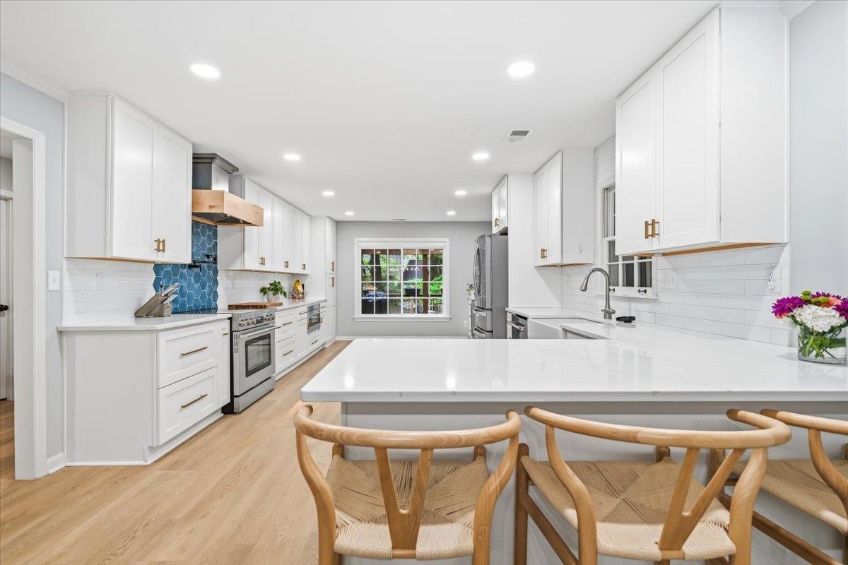 2137 WOODSIDE DR