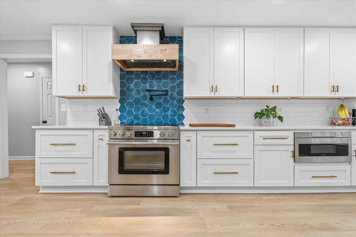 2137 WOODSIDE DR