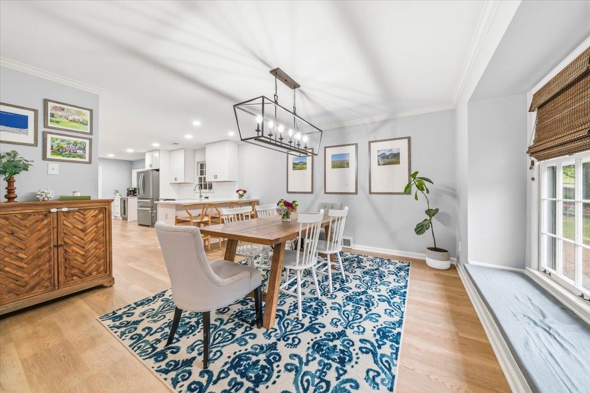 2137 WOODSIDE DR