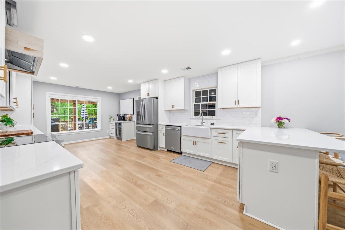 2137 WOODSIDE DR