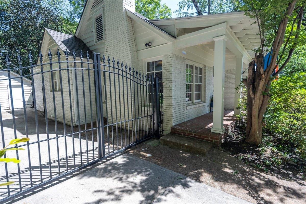 444 ALEXANDER ST
