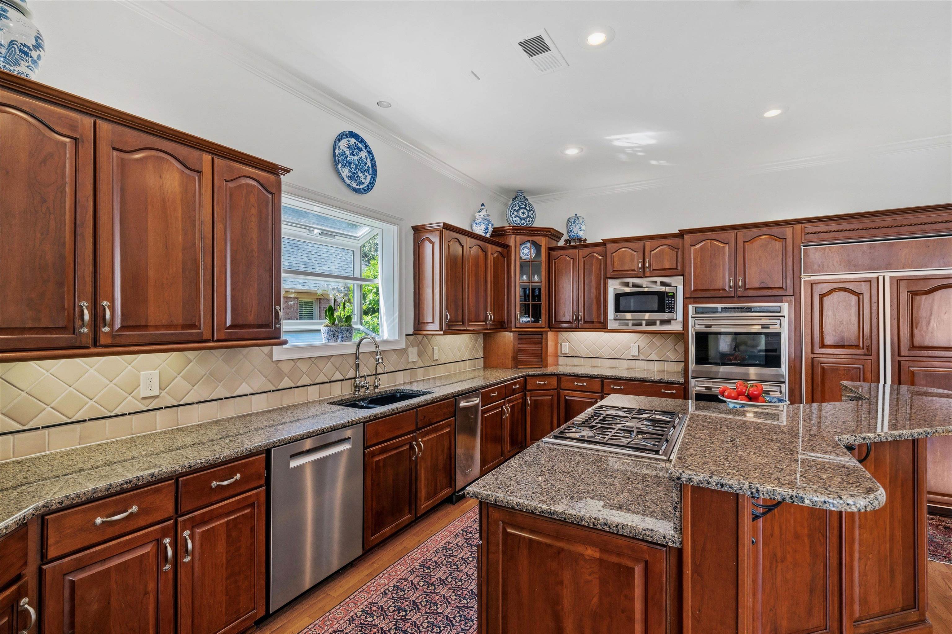 3333 BEDFORD LN