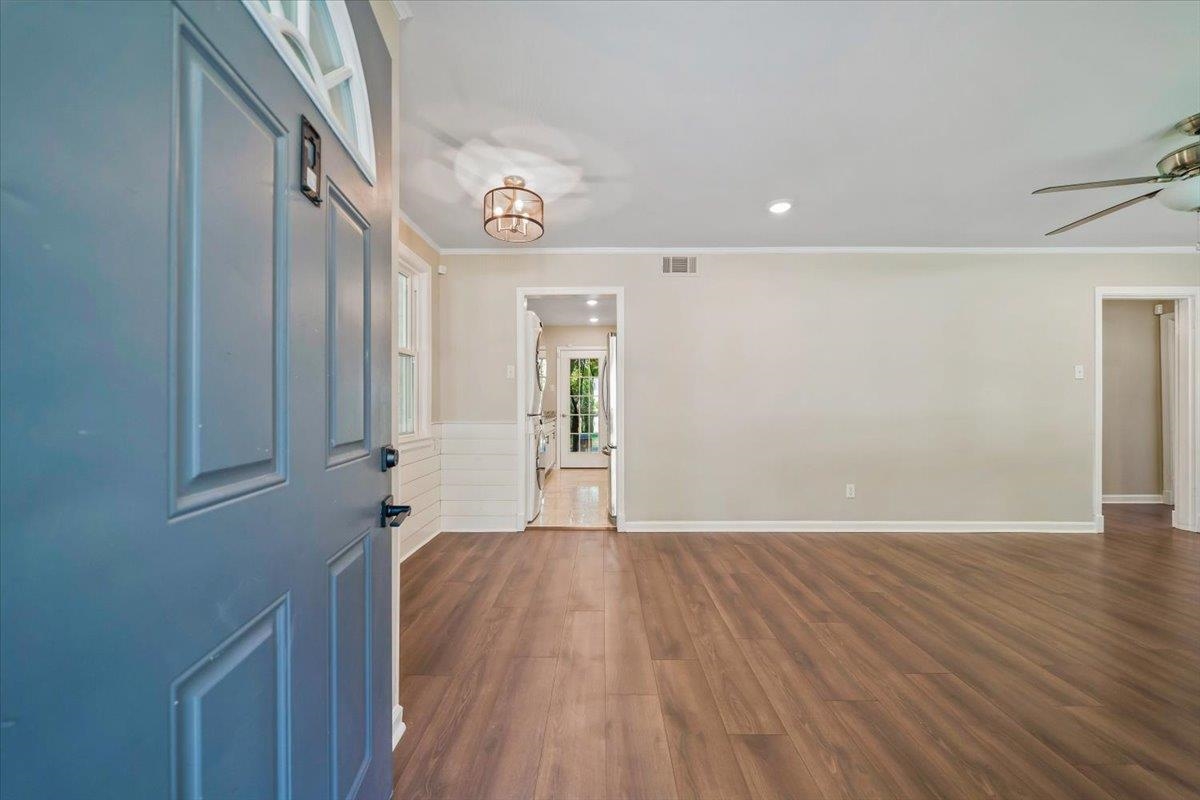 464 SHARON DR
