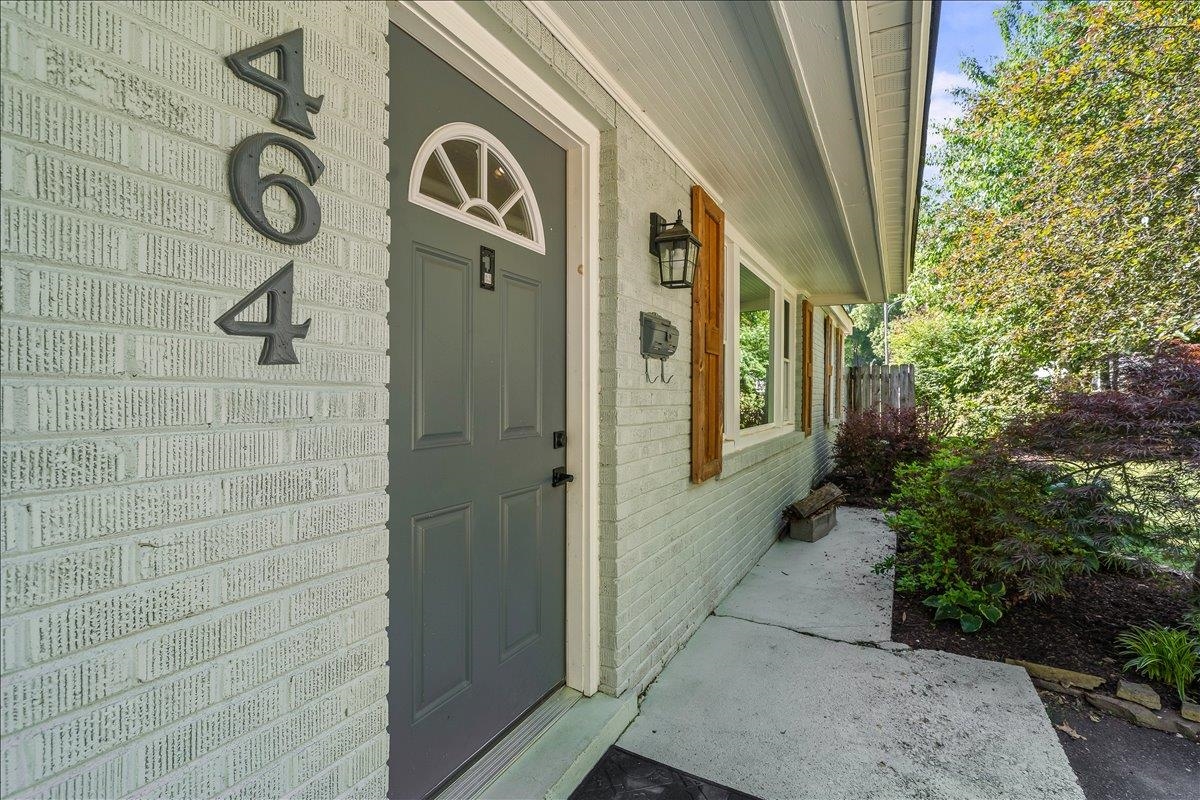 464 SHARON DR