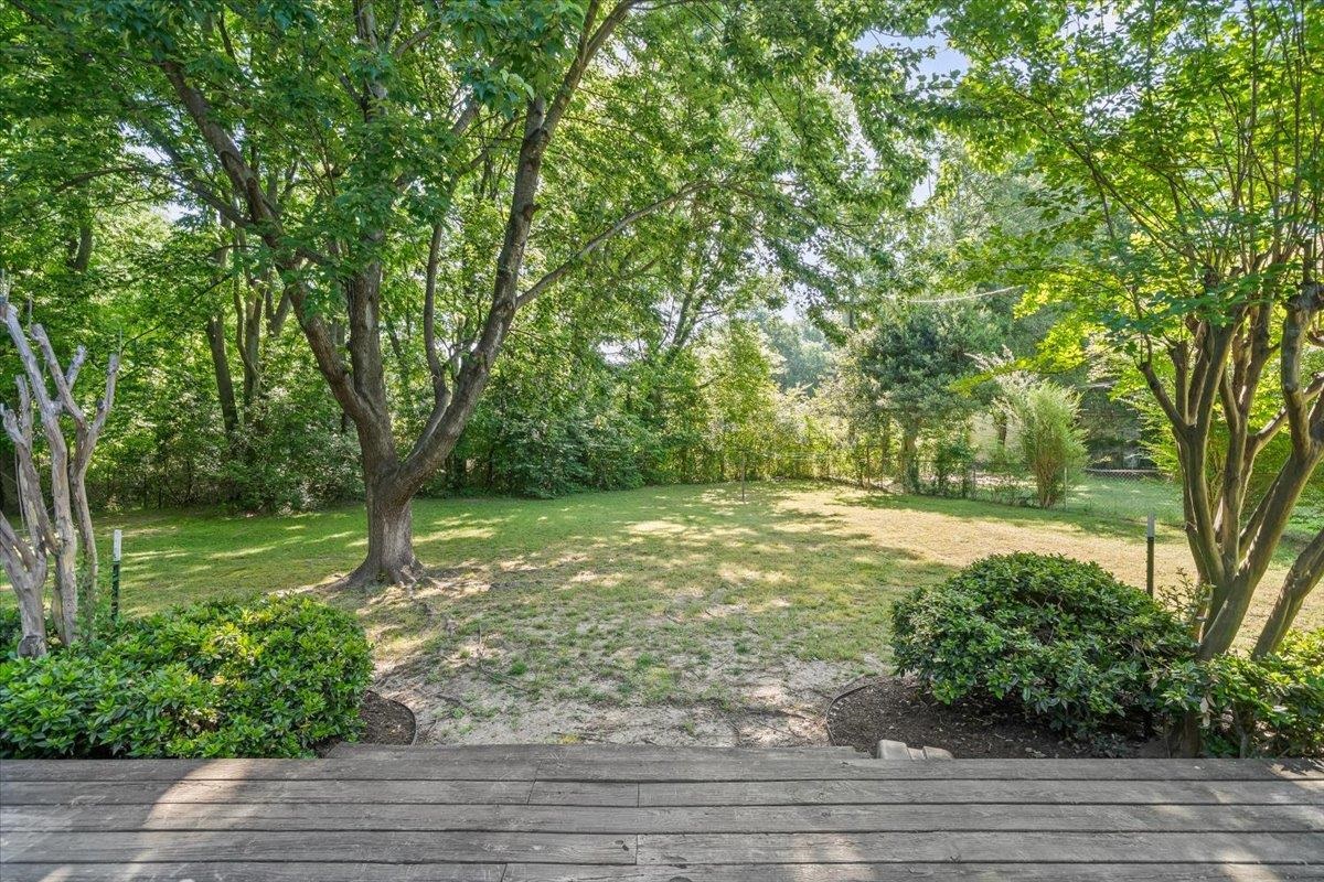 464 SHARON DR