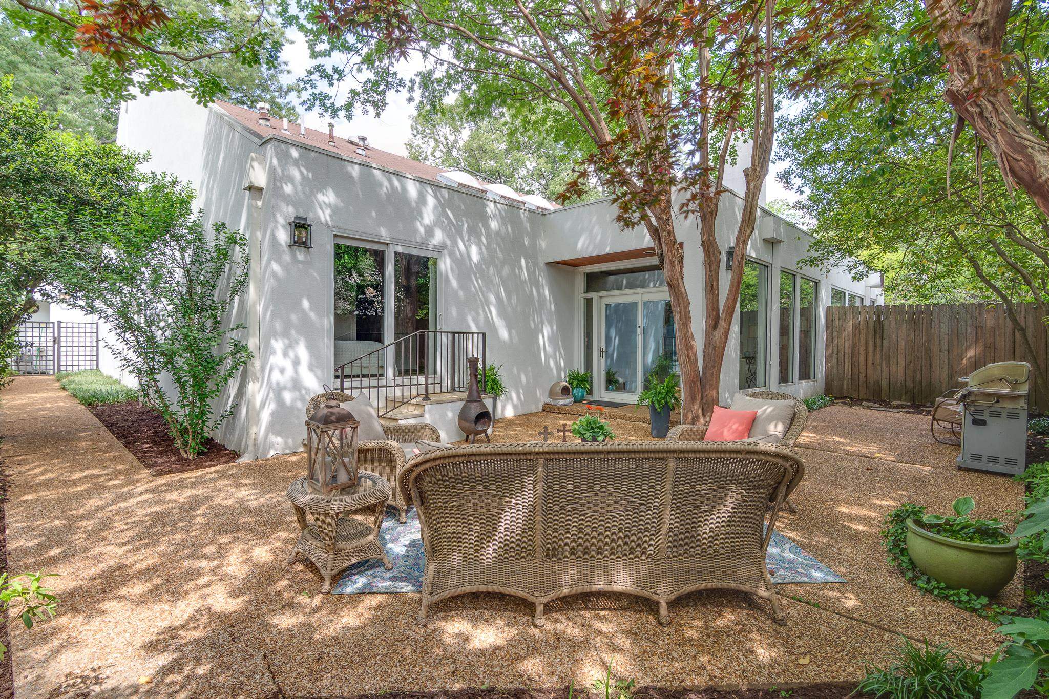 578 COUNTRY CLUB LN