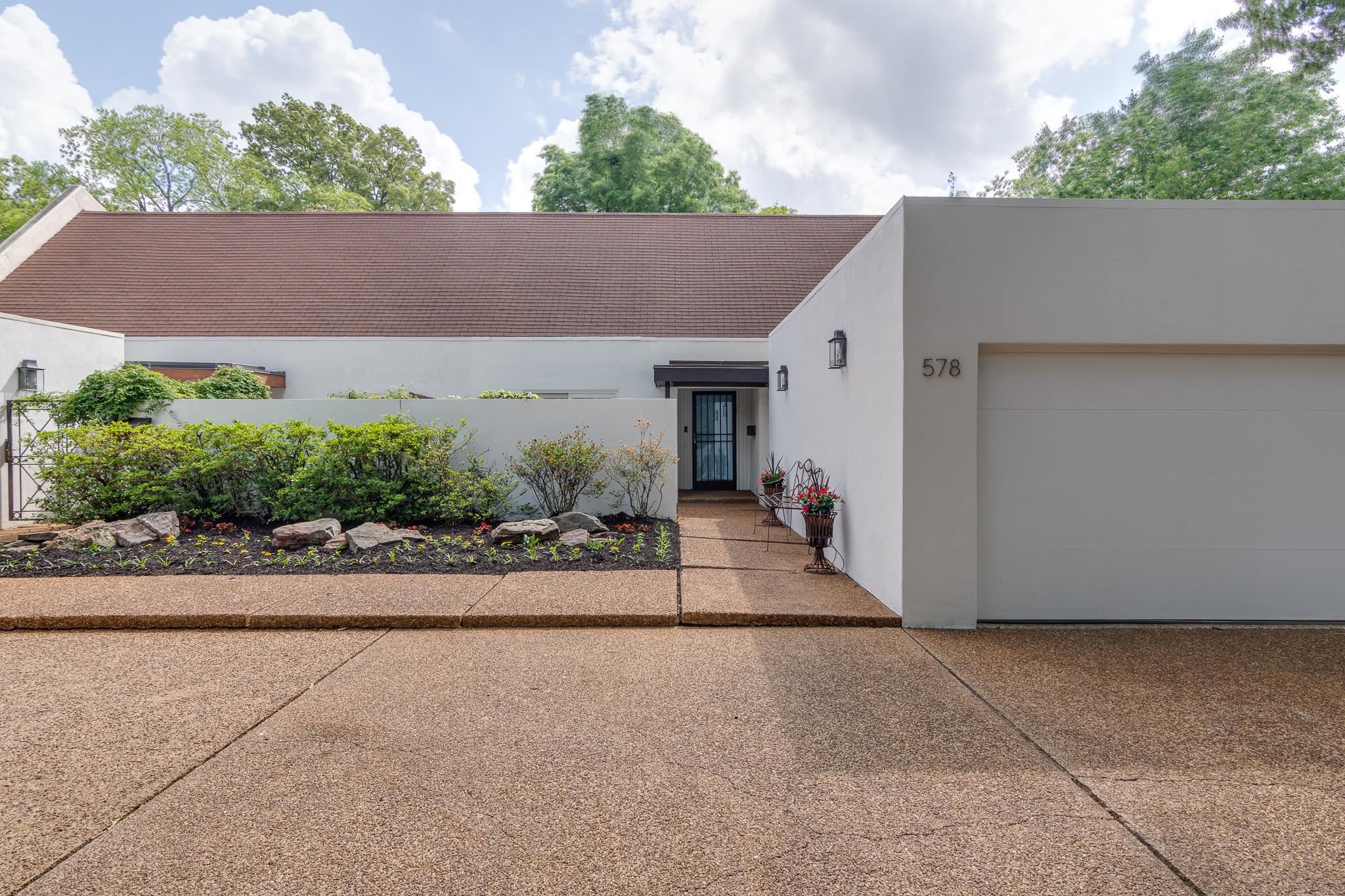 578 COUNTRY CLUB LN