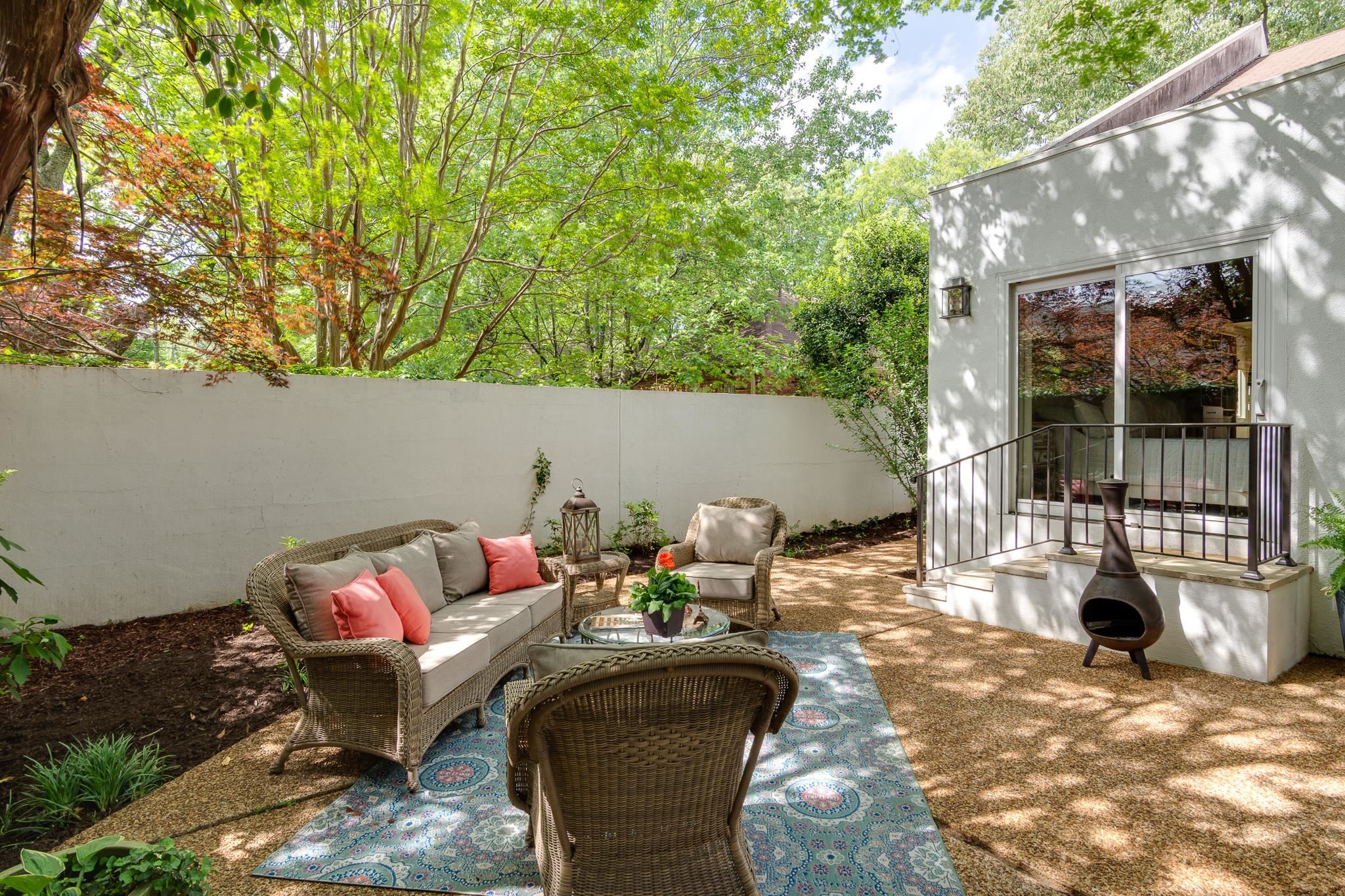 578 COUNTRY CLUB LN