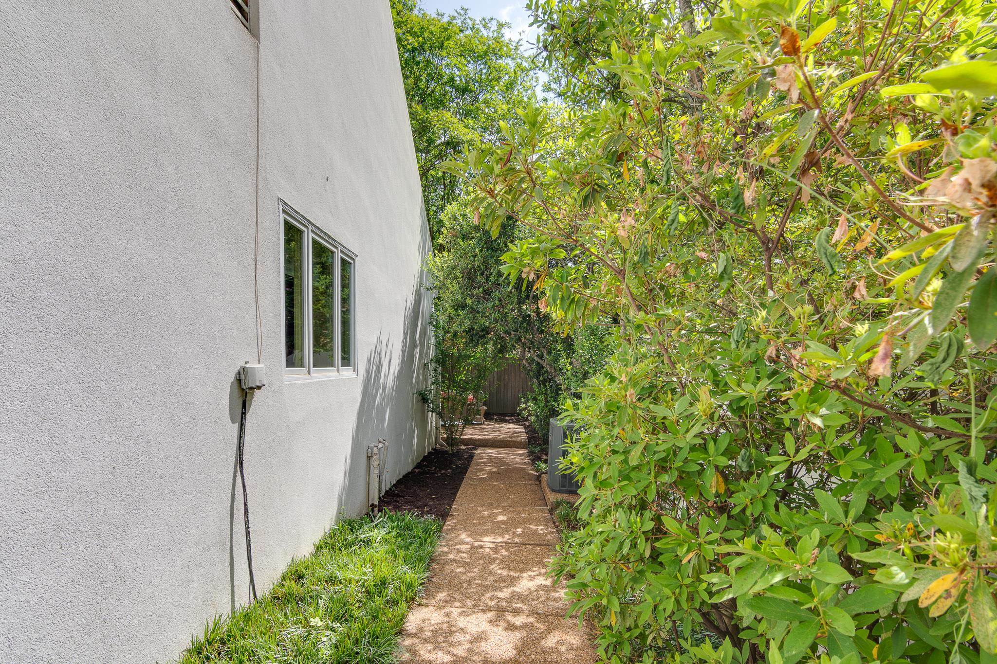 578 COUNTRY CLUB LN