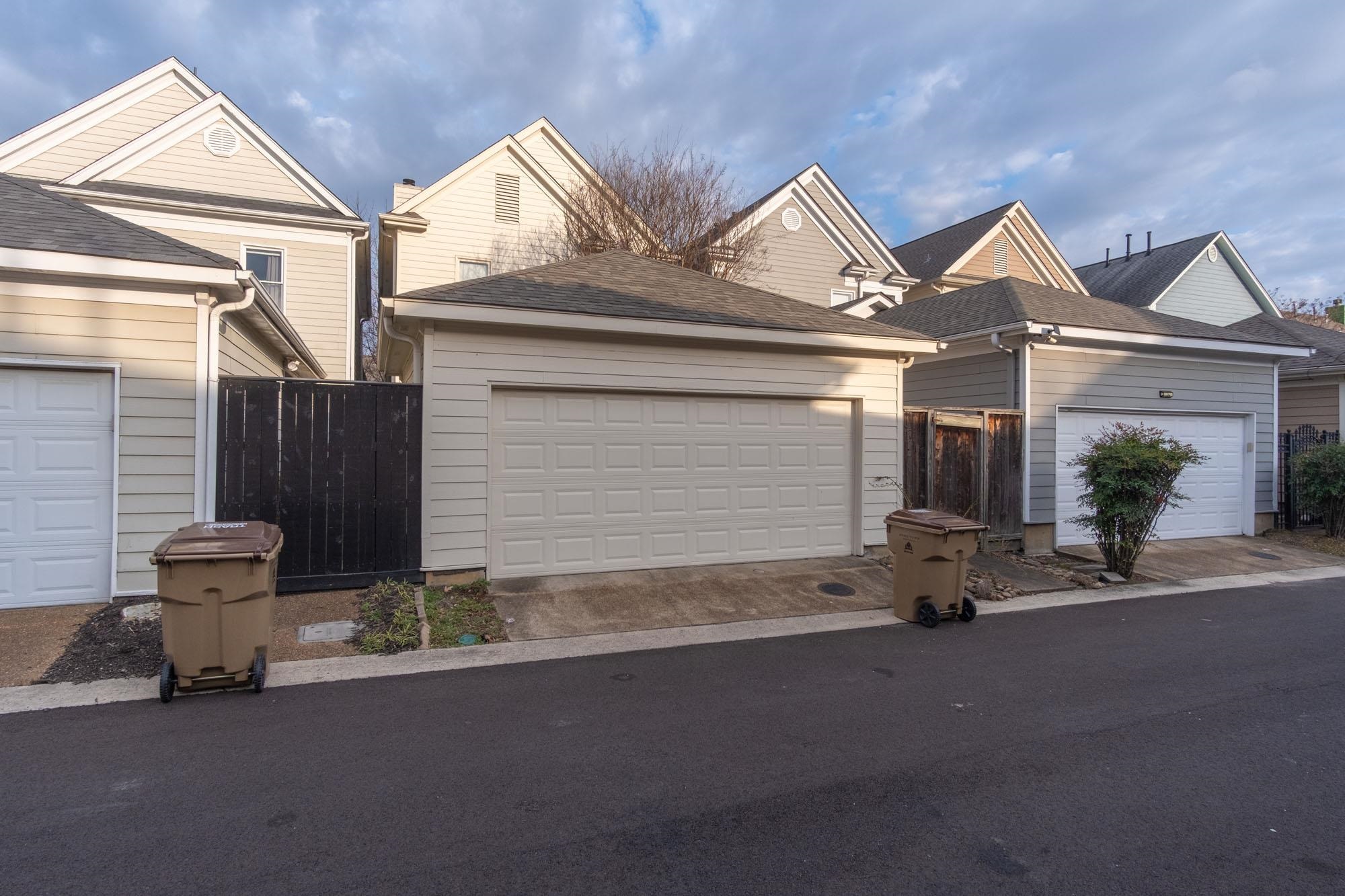 525 RIENZI DR