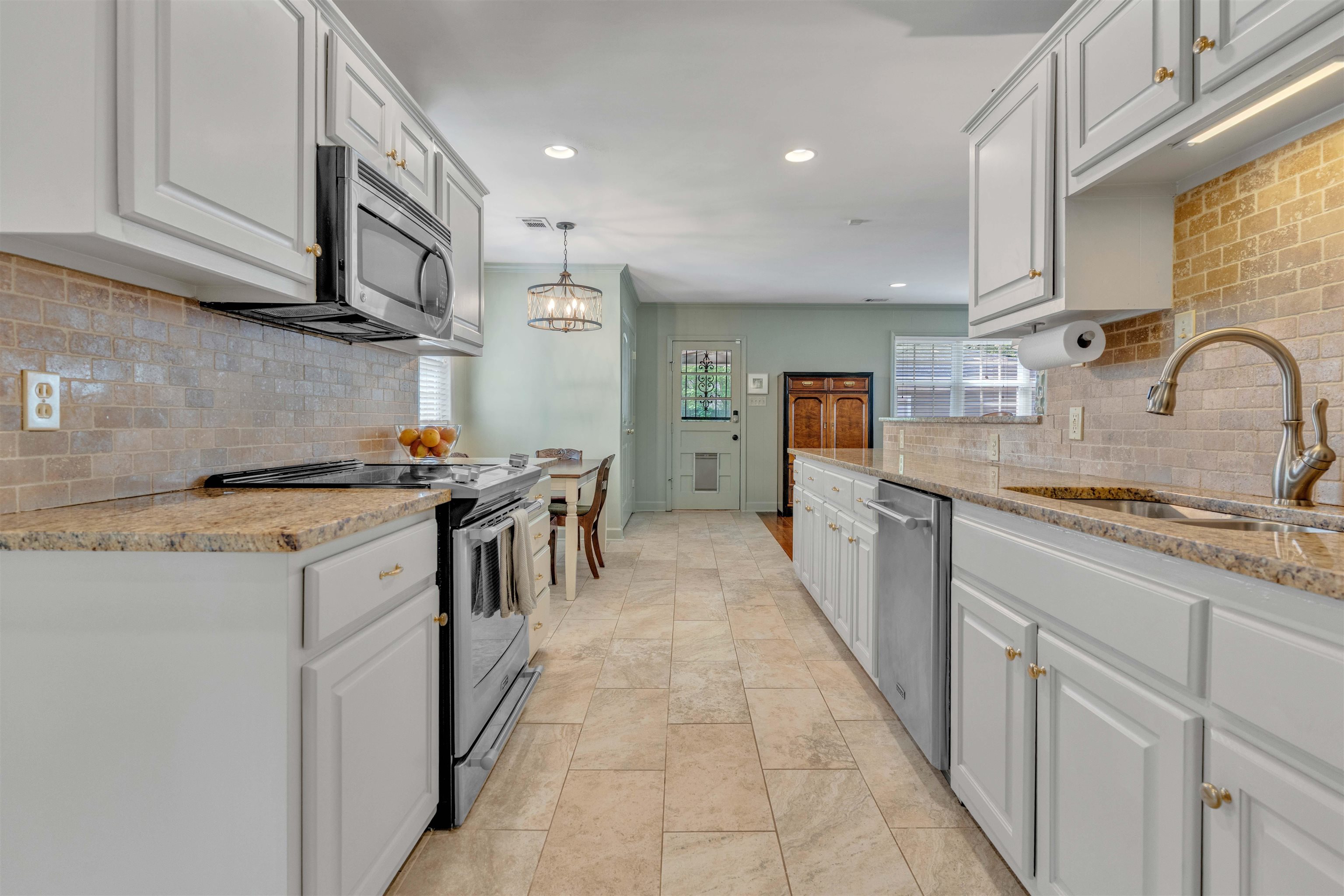 3621 AURORA CIR