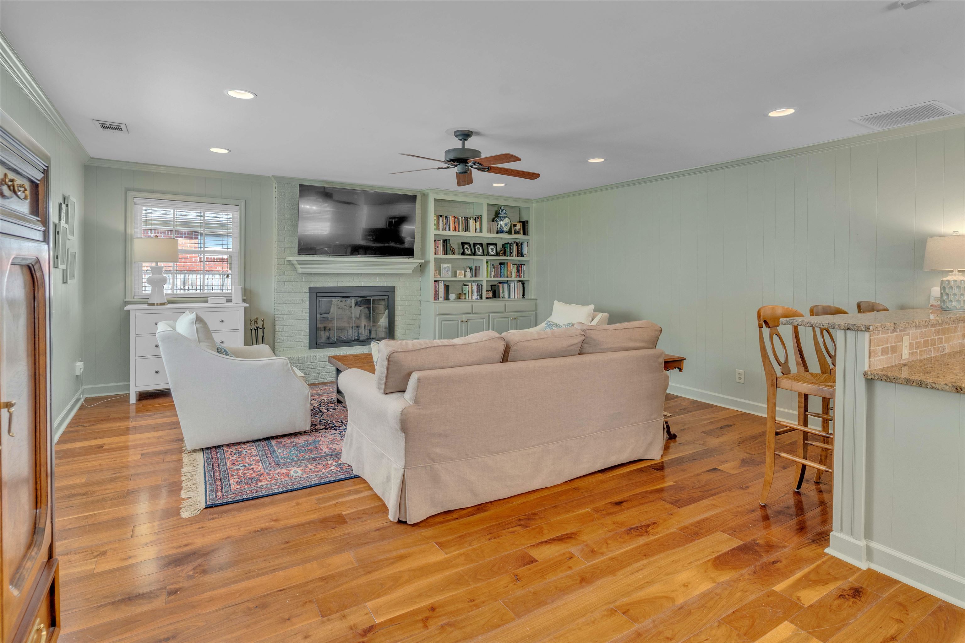 3621 AURORA CIR