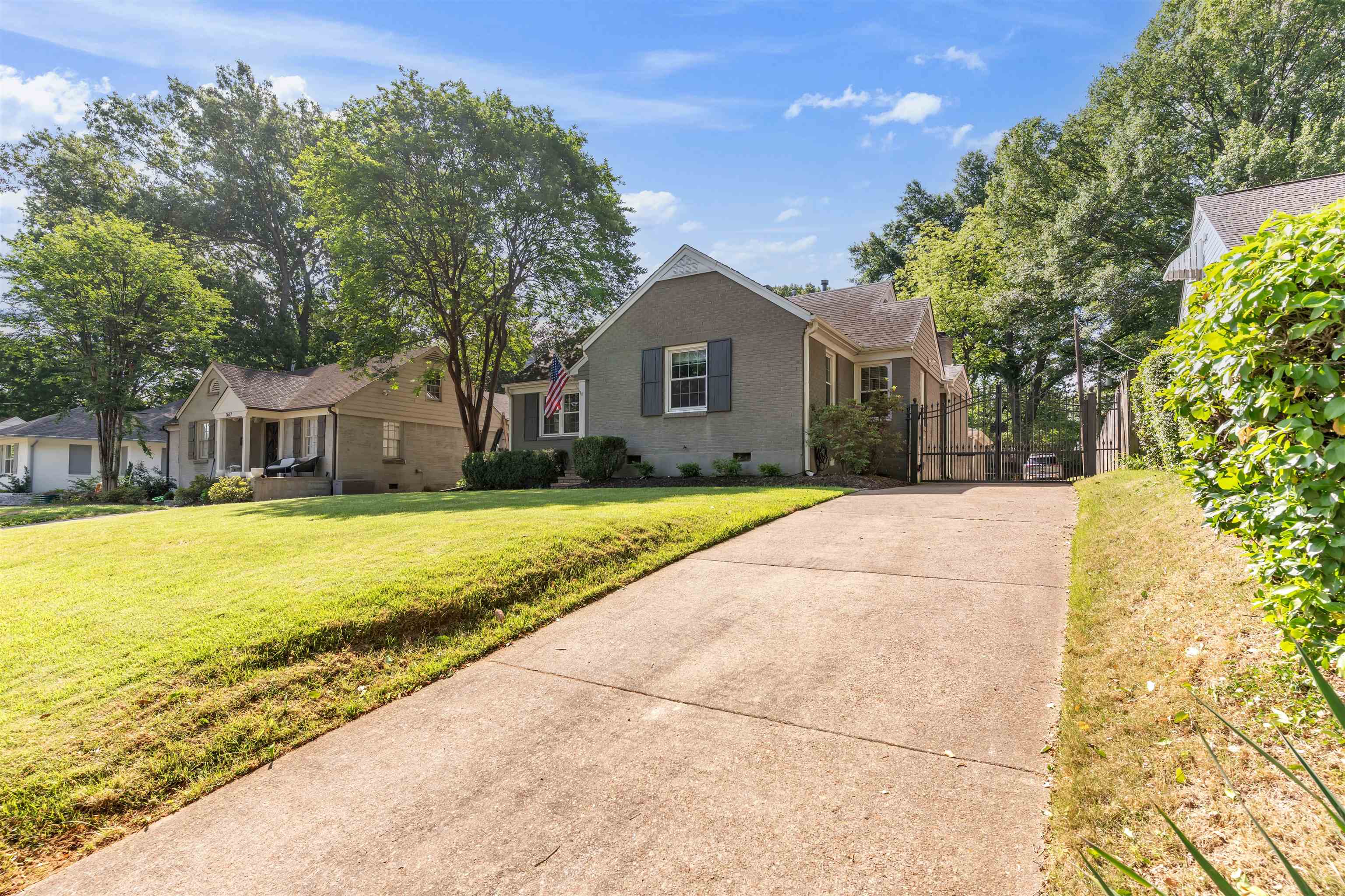 3621 AURORA CIR