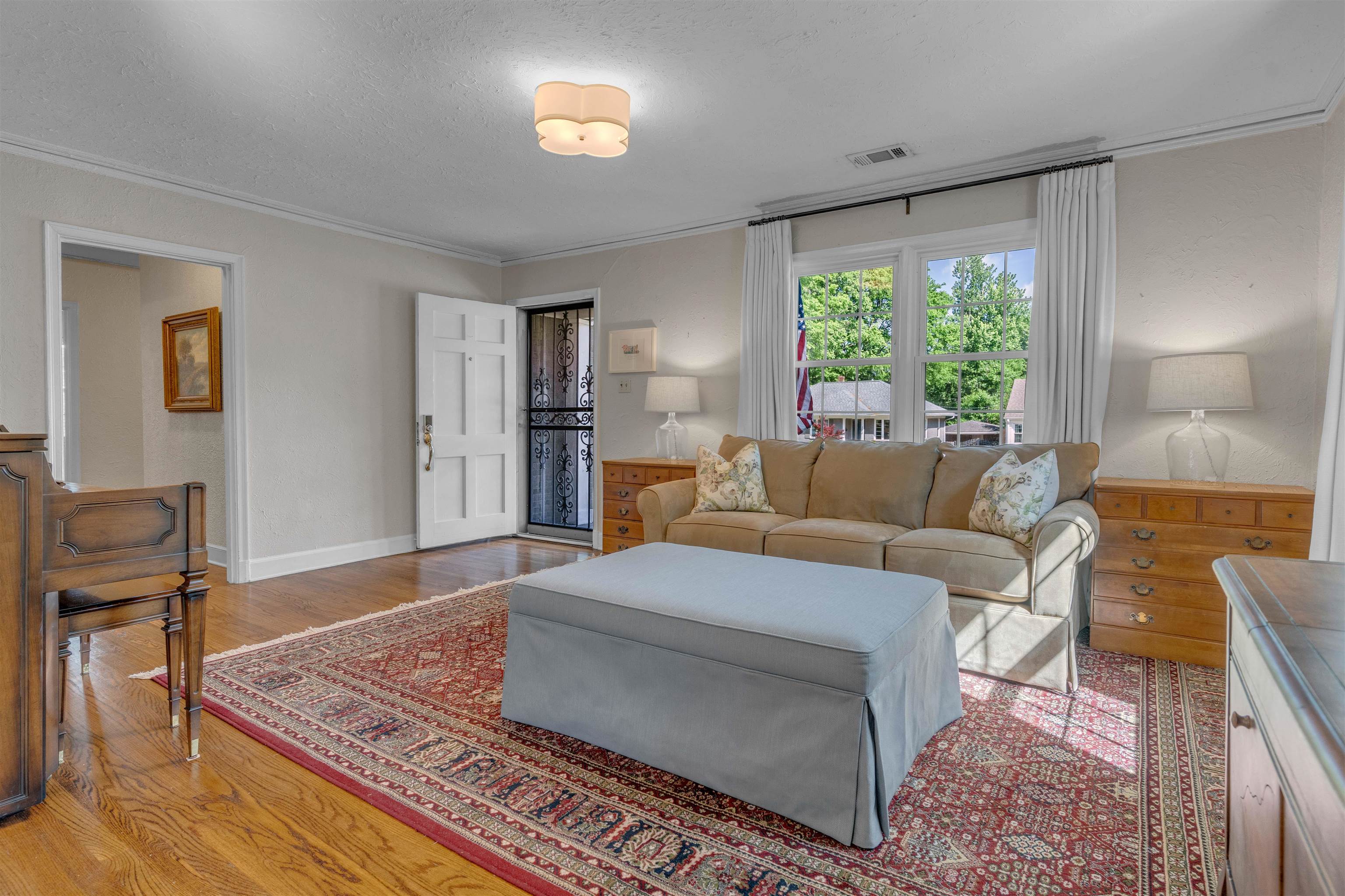 3621 AURORA CIR