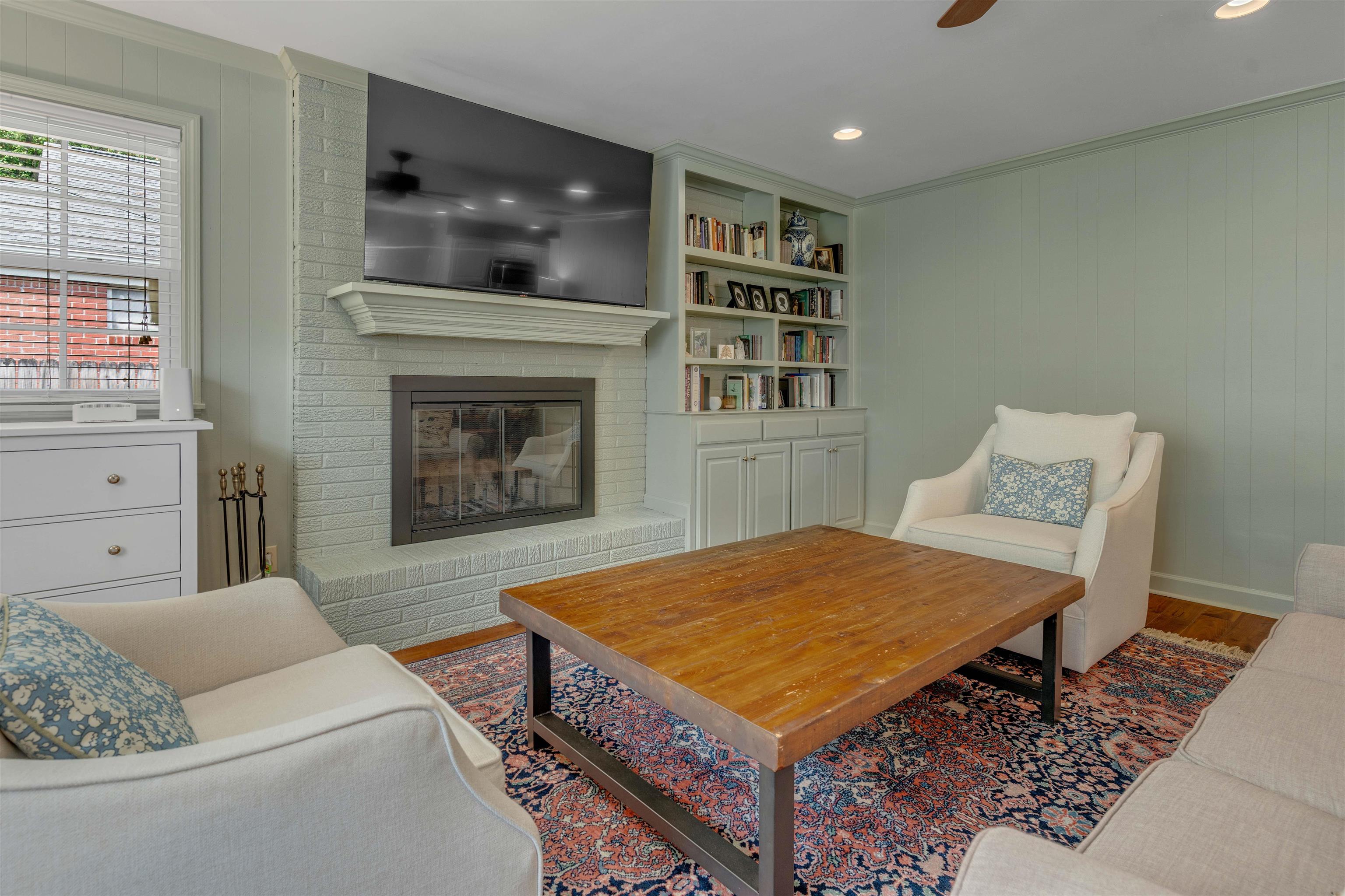 3621 AURORA CIR