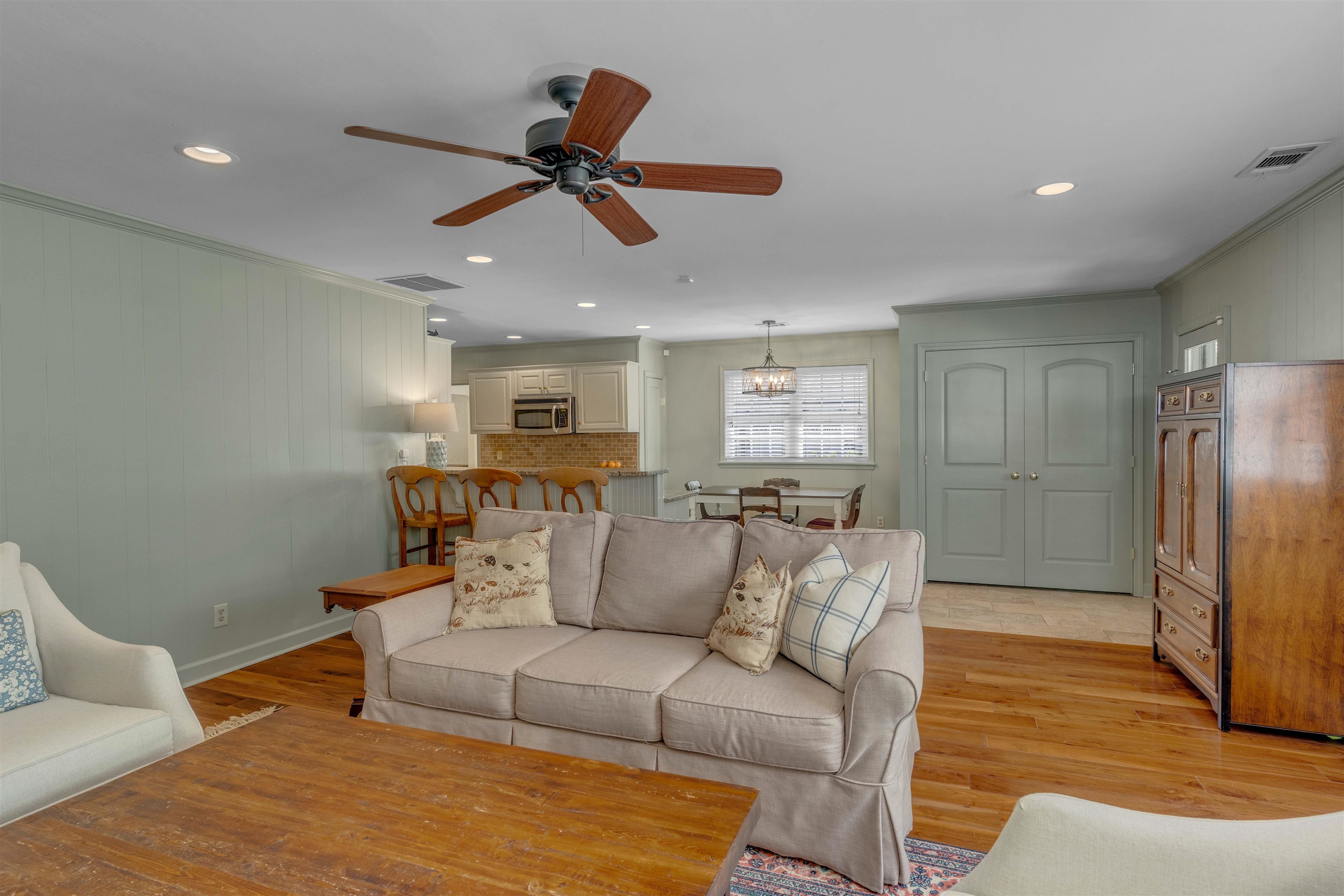3621 AURORA CIR