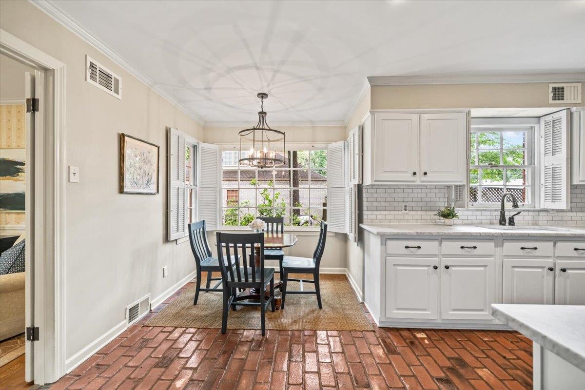2345 KIRBY WOODS CV