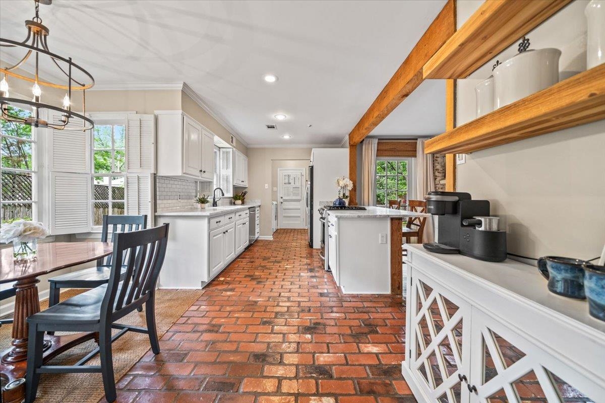 2345 KIRBY WOODS CV
