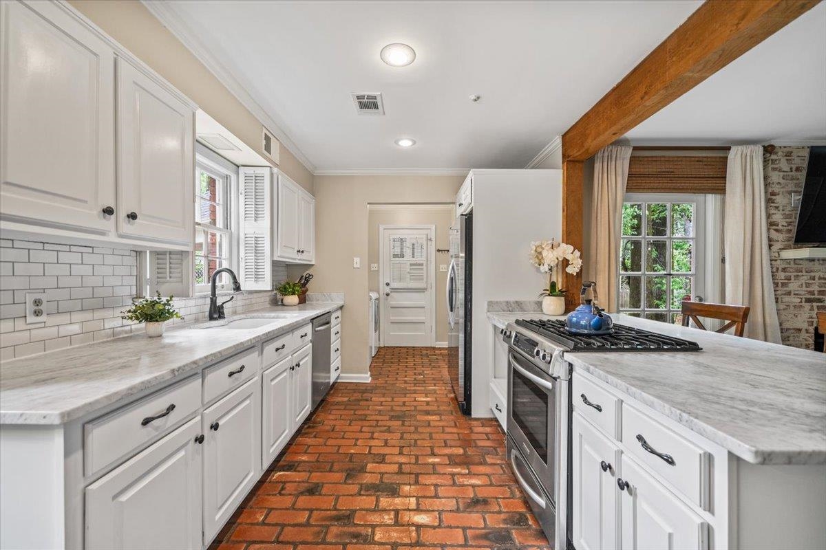 2345 KIRBY WOODS CV