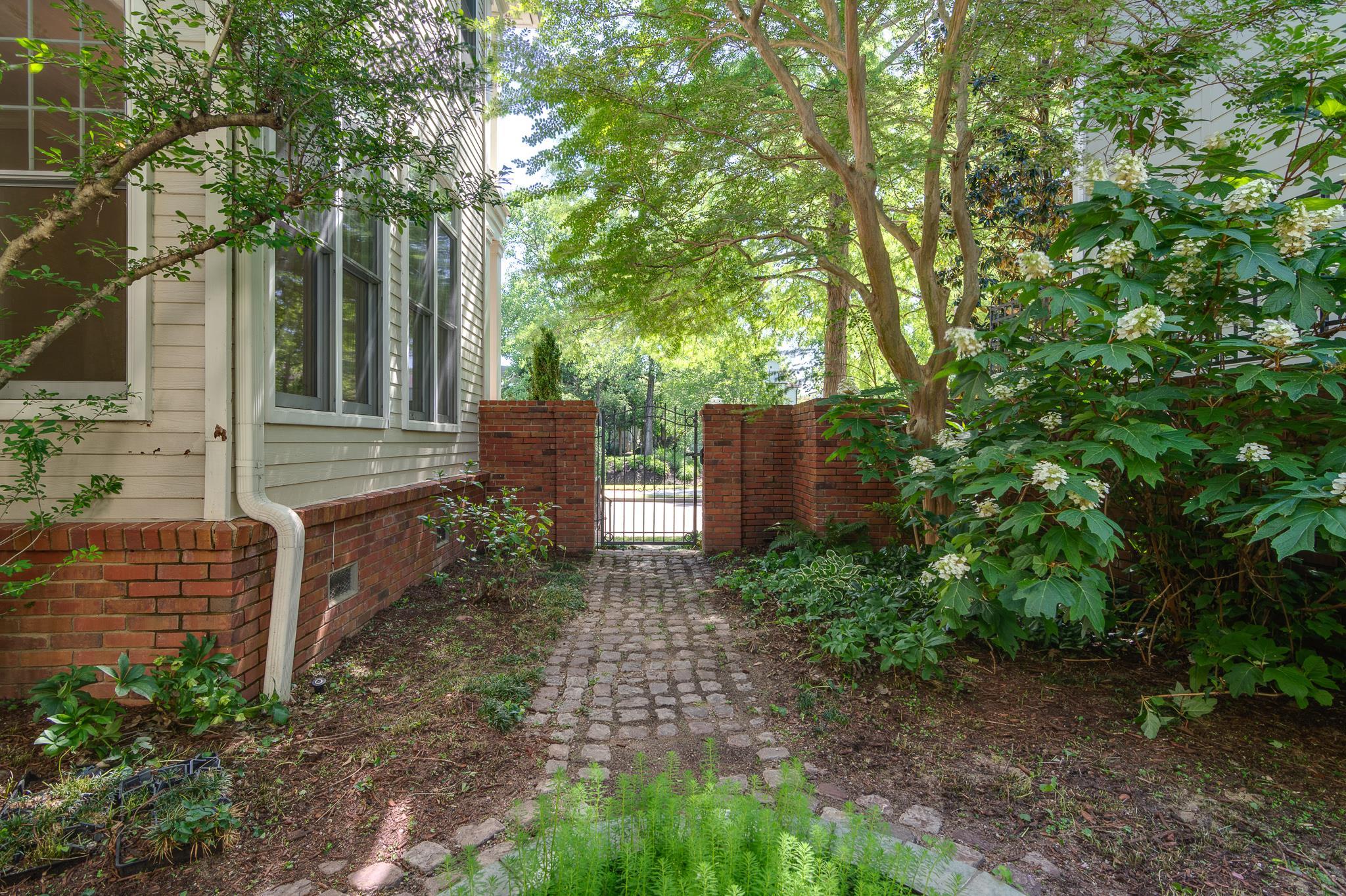 871 HARBOR BEND RD