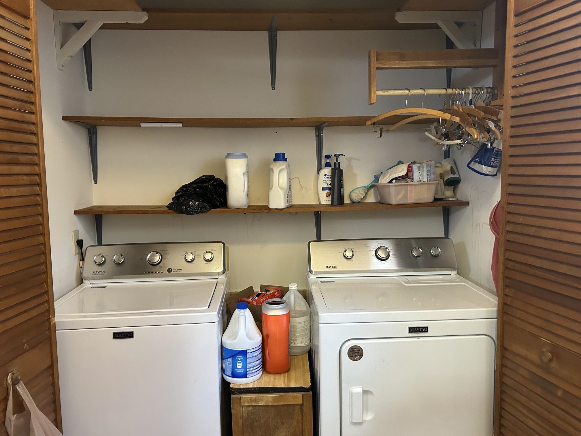 1089 N SANGA RD