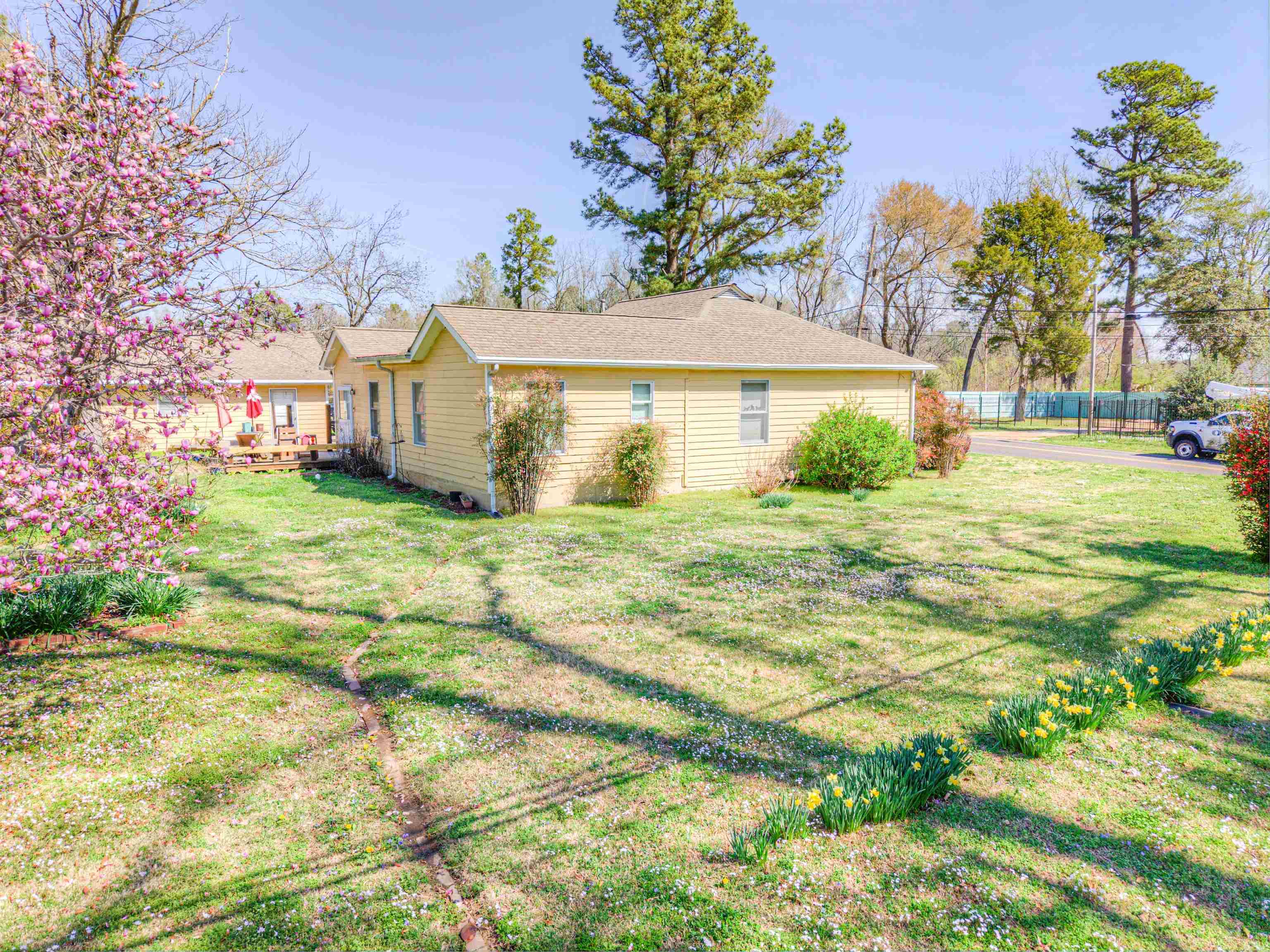1089 N SANGA RD