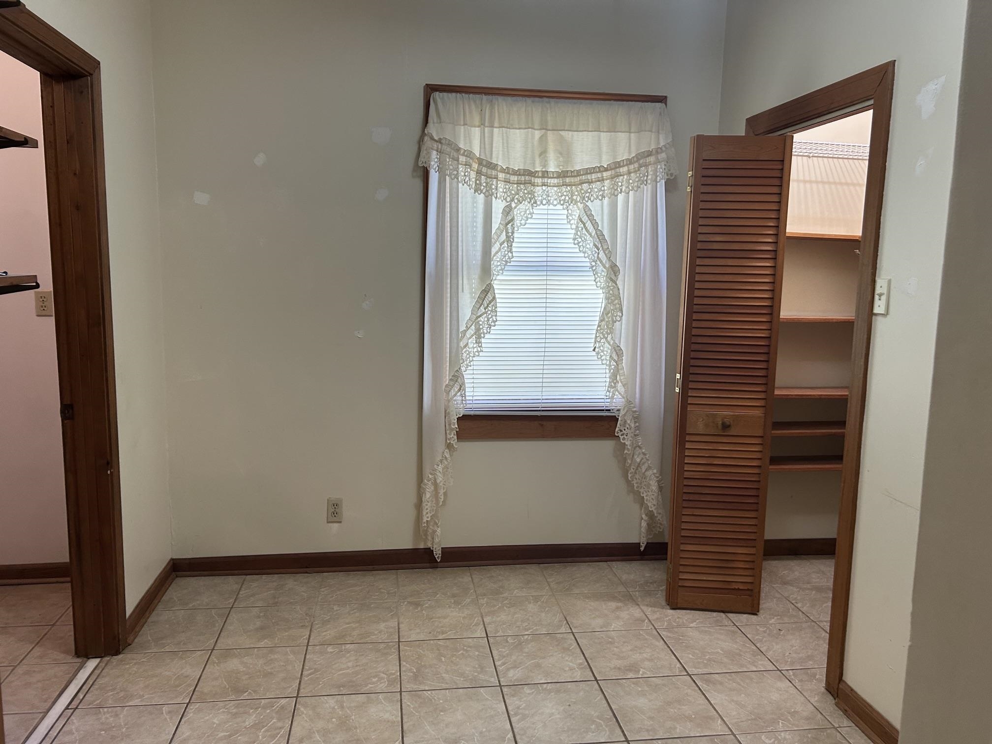 1089 N SANGA RD