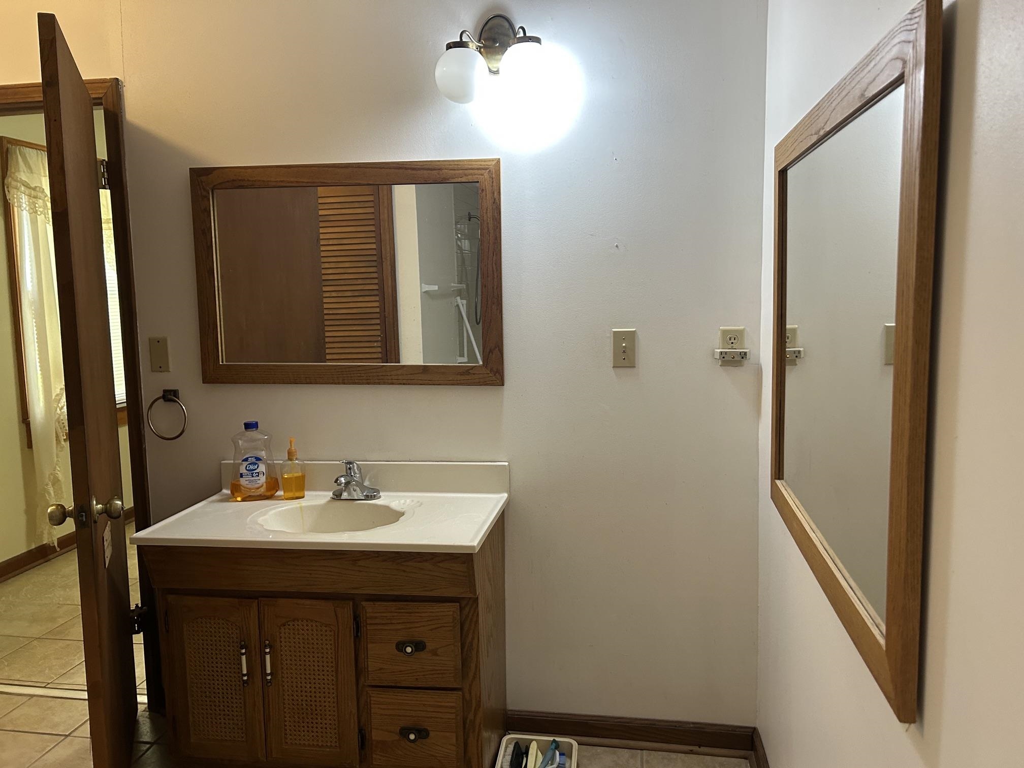 1089 N SANGA RD