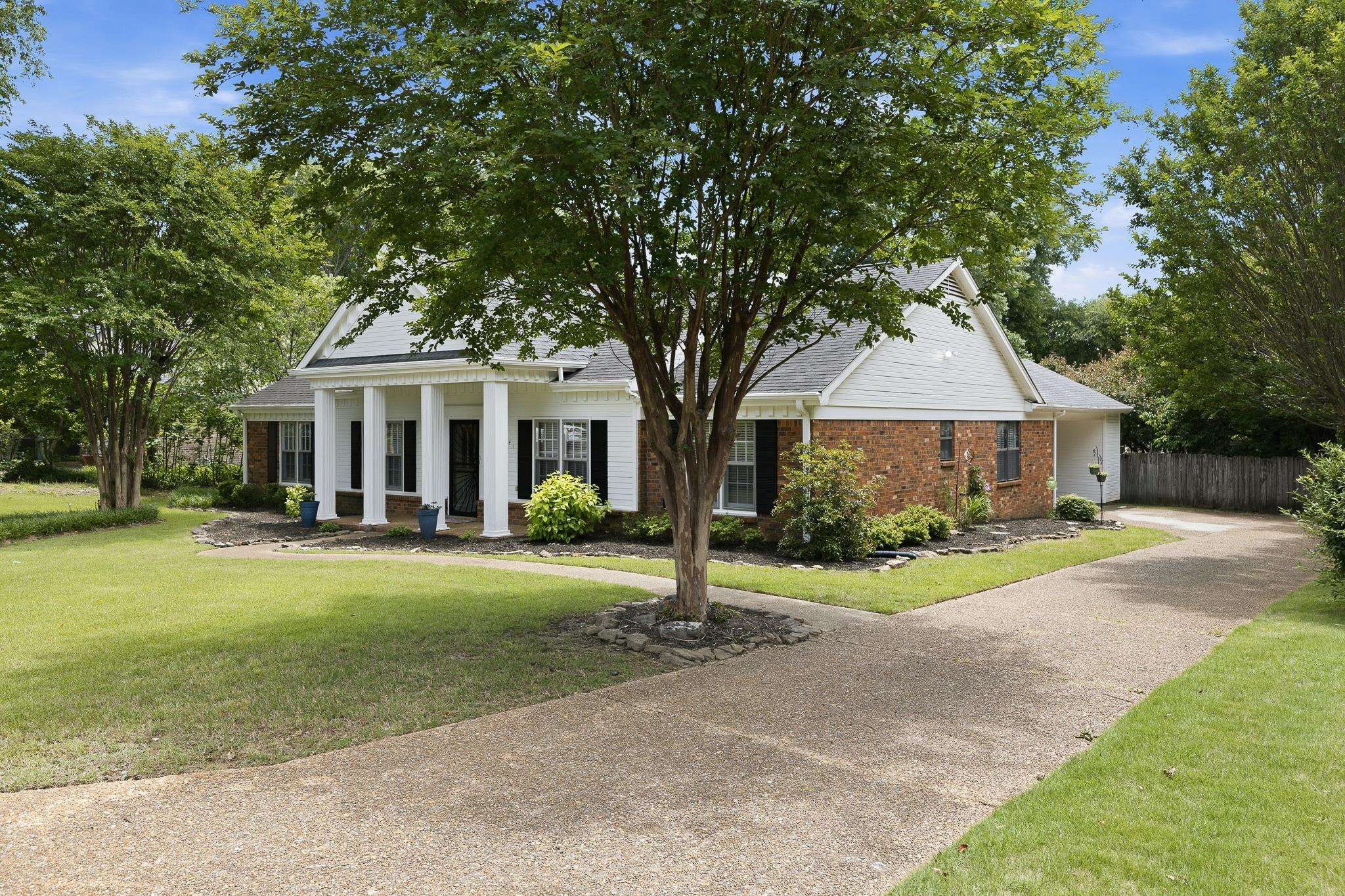 7941 ELM LEAF DR
