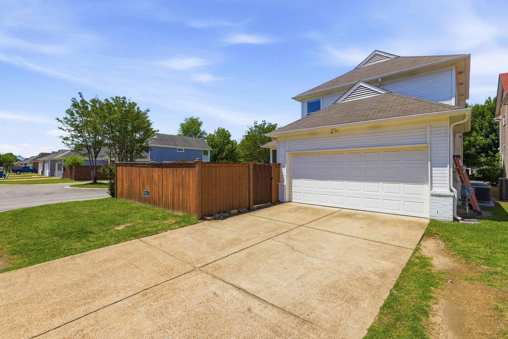 1400 ISLAND PL E